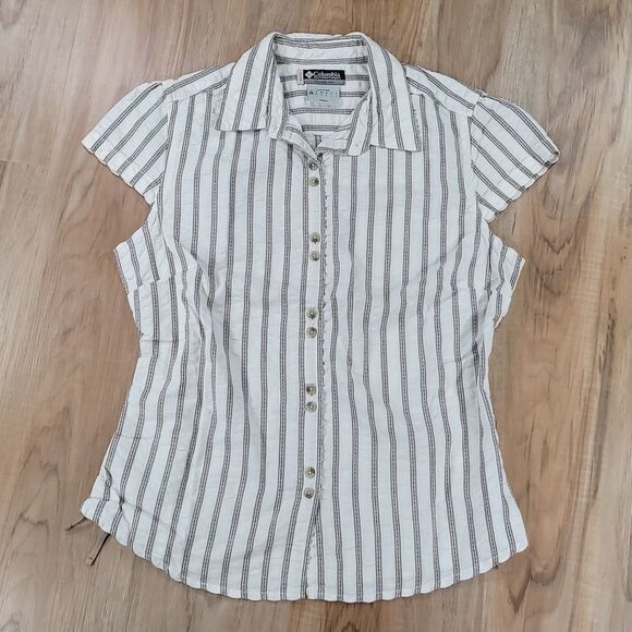 🔺️Columbia Cream Striped XCD Button Short Cap Sleeve Top Medium - Picture 1 of 10